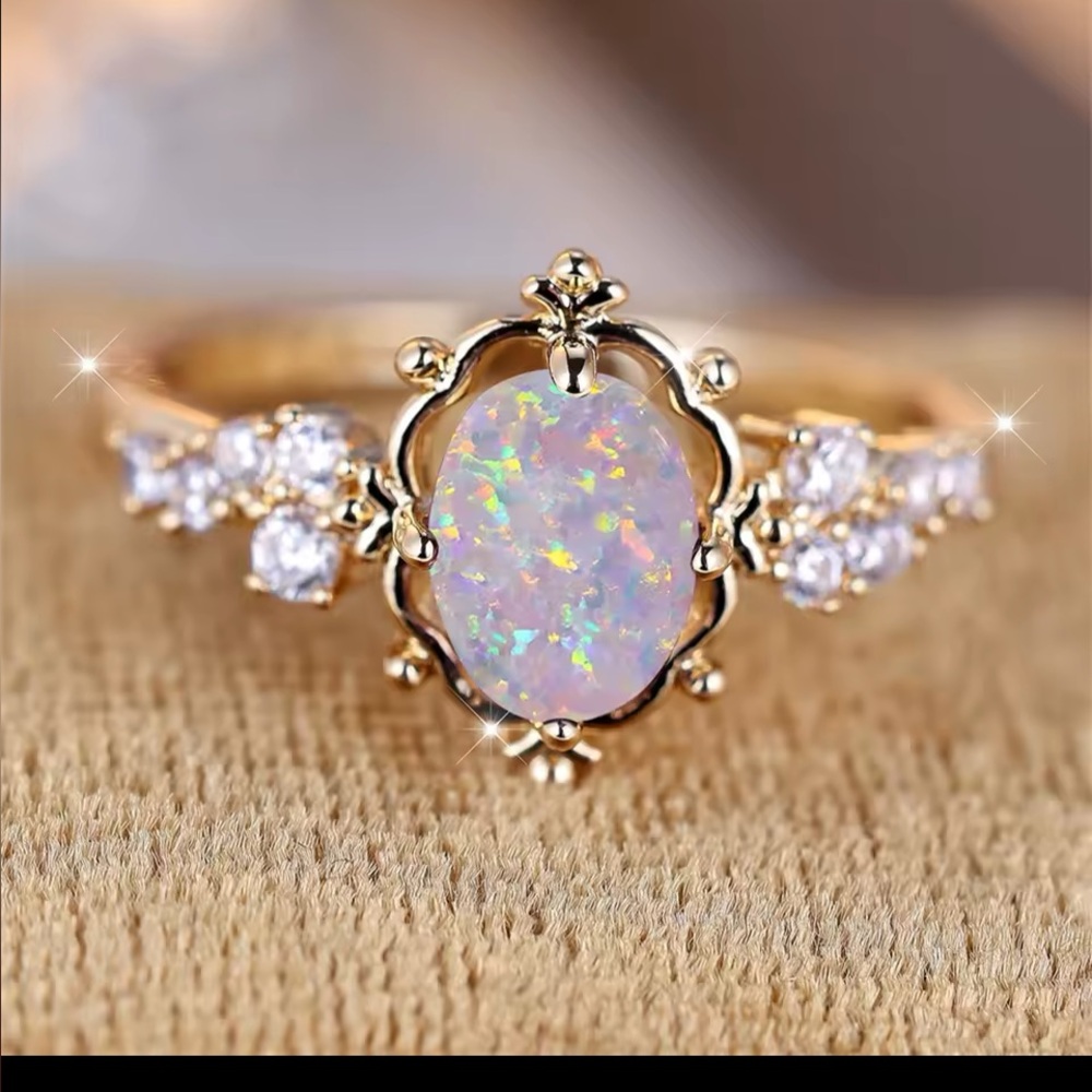 NEW Elegant Opal Colored Ring - Picture 4 of 4